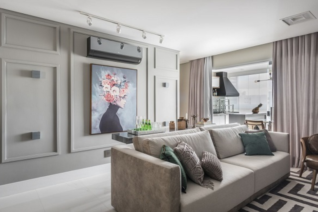 Apartamento com cortinas para ambientes integrados