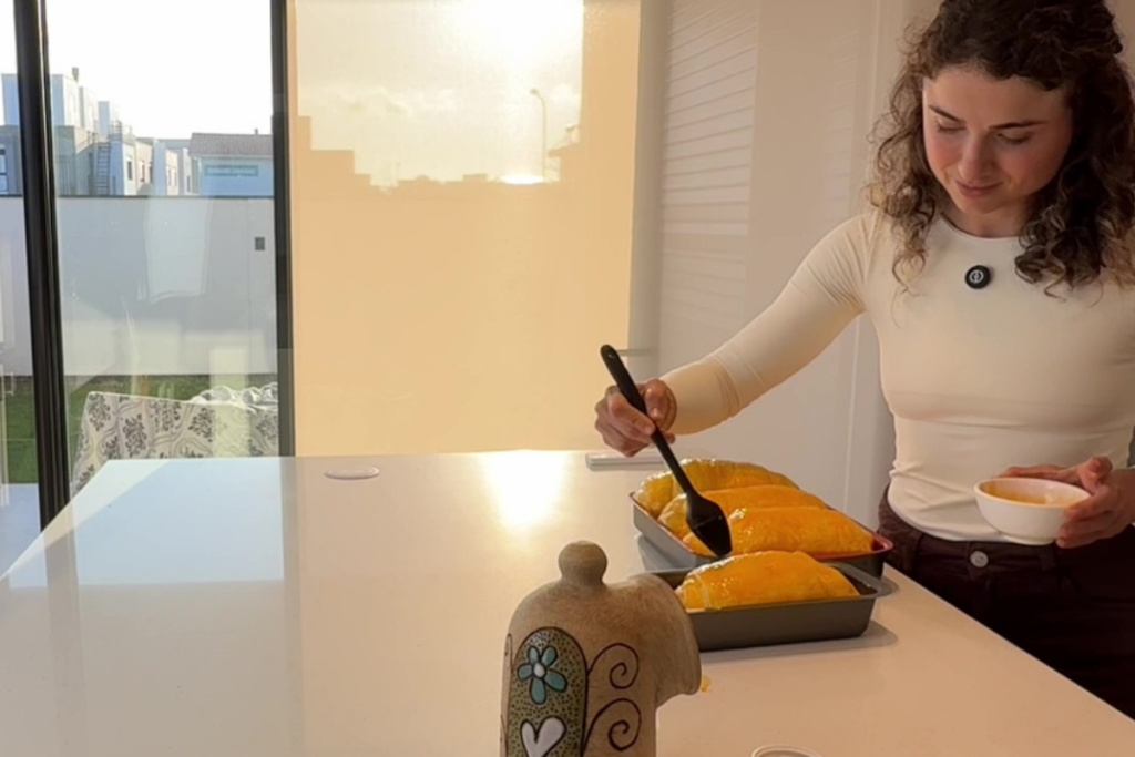 Estilo de vida tranquilo com persiana e cortinas motorizadas da Bruna Visconti